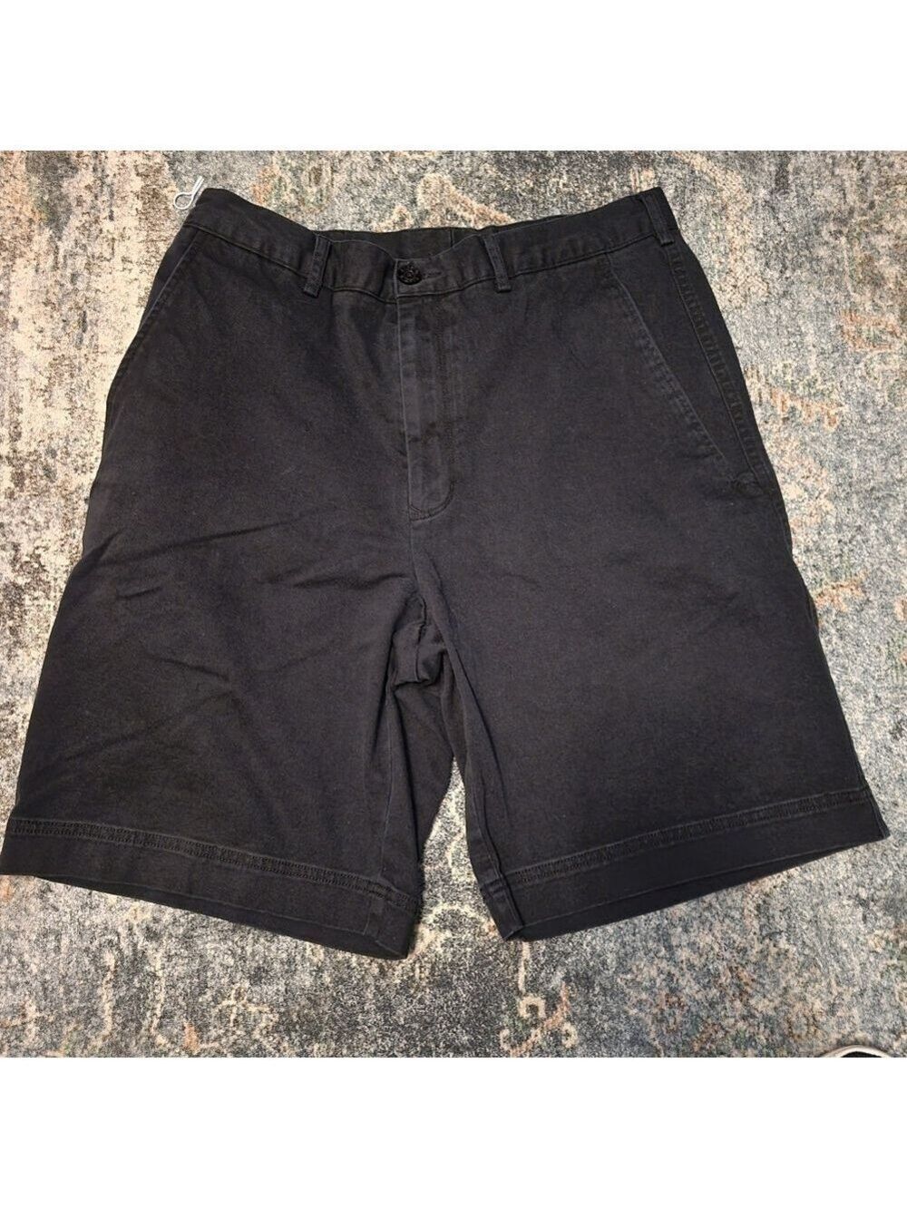 Izod Men's Flat Front Shorts Size 32